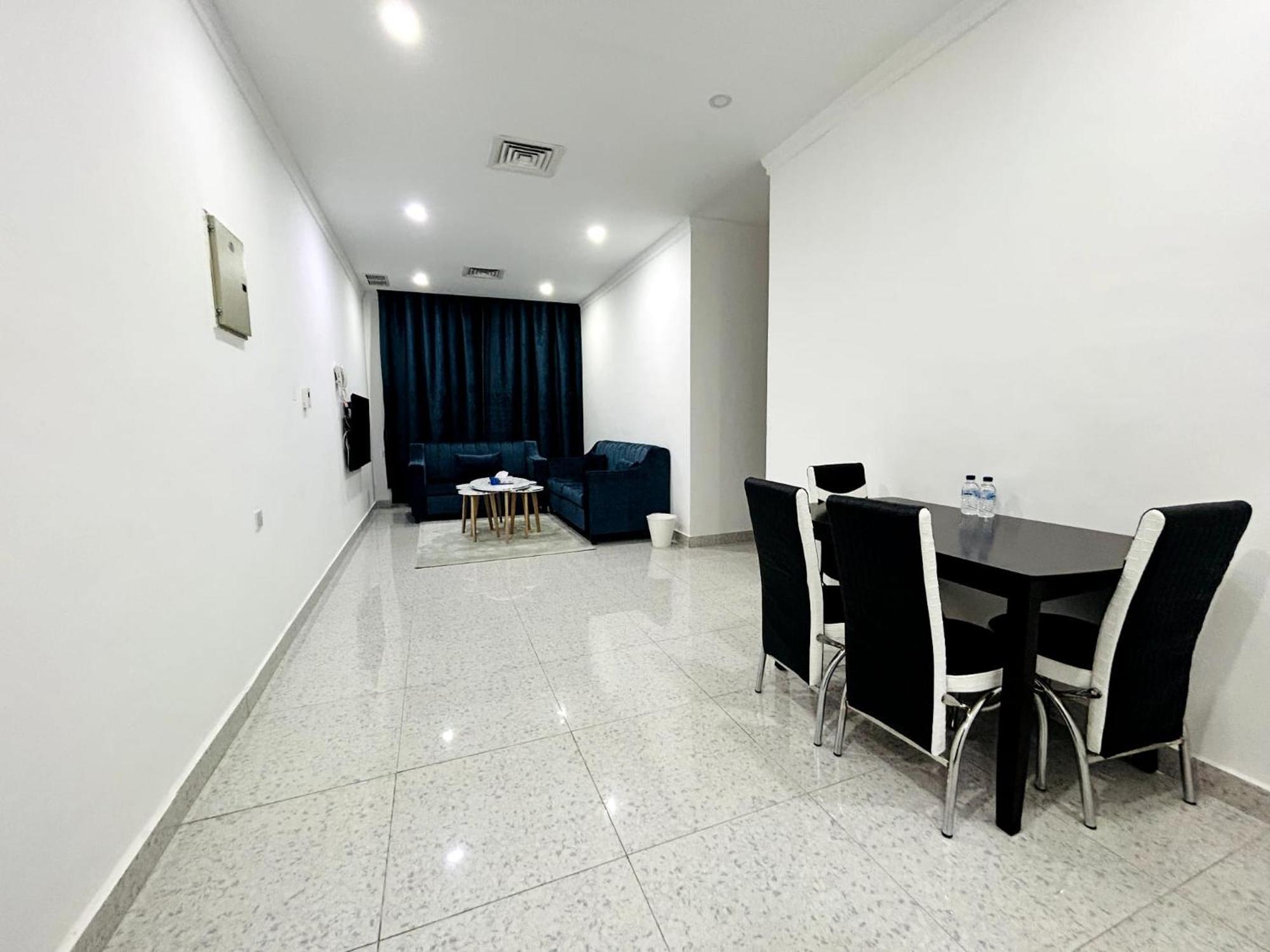 Апартаменти De Iris Regency Fahaheel Kuwait City Екстер'єр фото